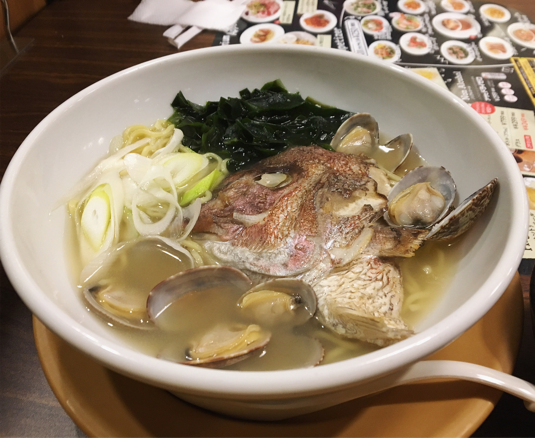ジョナサン 麻布十番店】鯛兜とあさりの魚介出汁ラーメン (東京都港区麻布十番) 第858回 - Susuru Tv.ファン