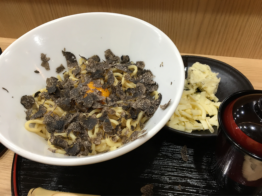 【Japanese Noodles 真】黒トリュフ油そば+チーズ:トリュフバター (東京都新宿区百人町) 第815回
