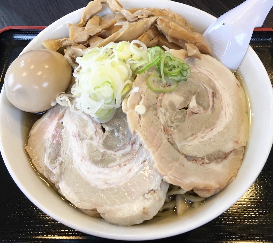 【自家製太麺 渡辺(わたなべ)】らー麺 大+味玉:煮豚 (宮城県仙台市泉区) 第374回